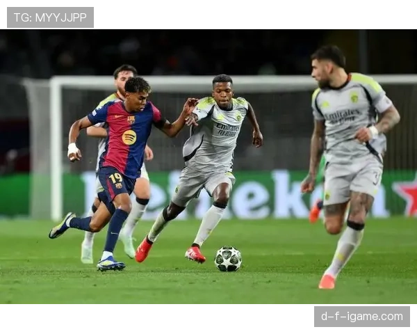 拉菲尼亚闪耀欧冠赛场，持续提升表现引人关注